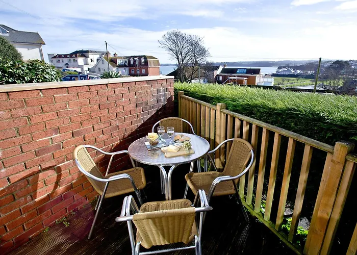 1 Roundham Heights
