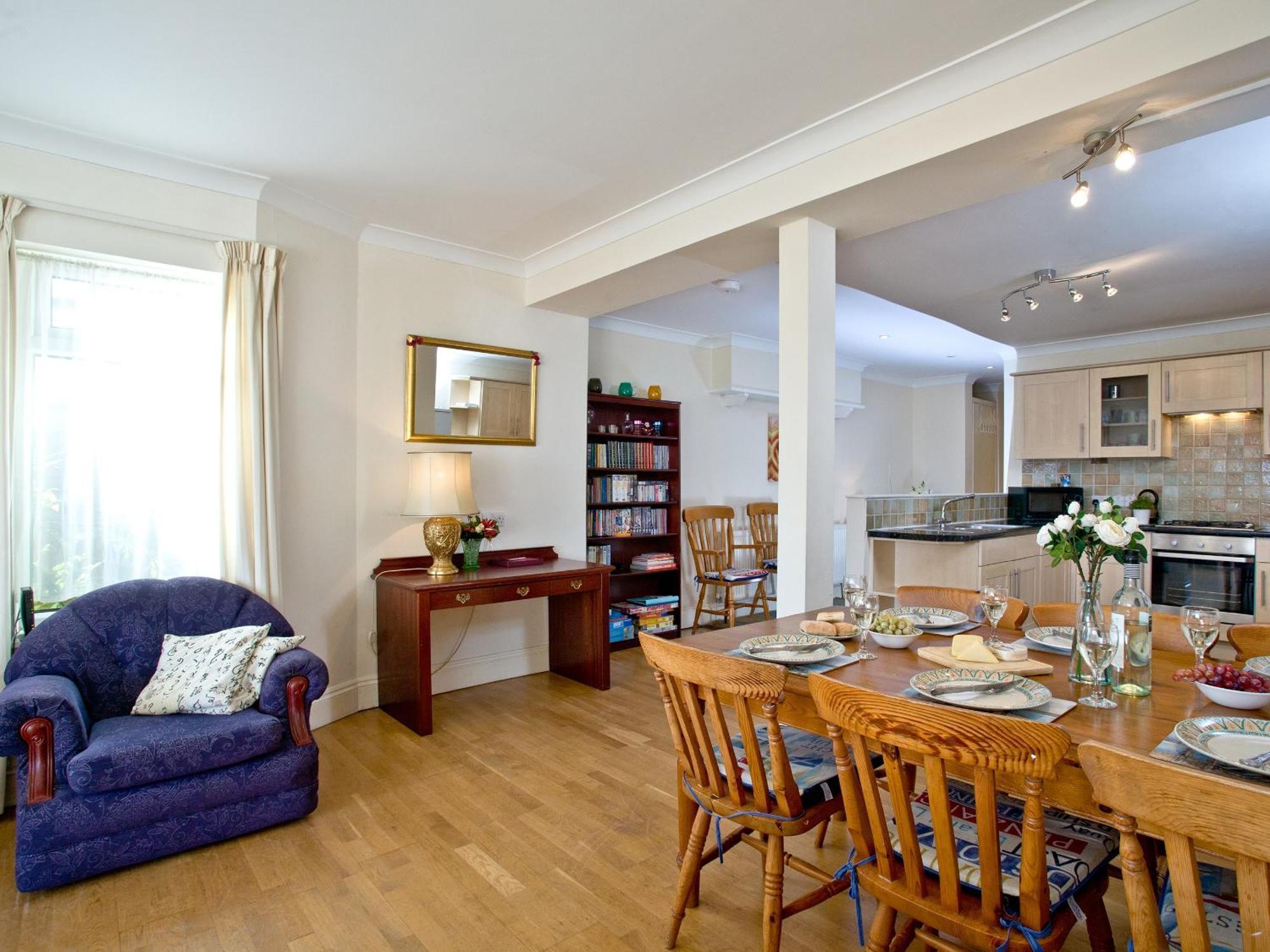 Apartment 1 Roundham Heights *