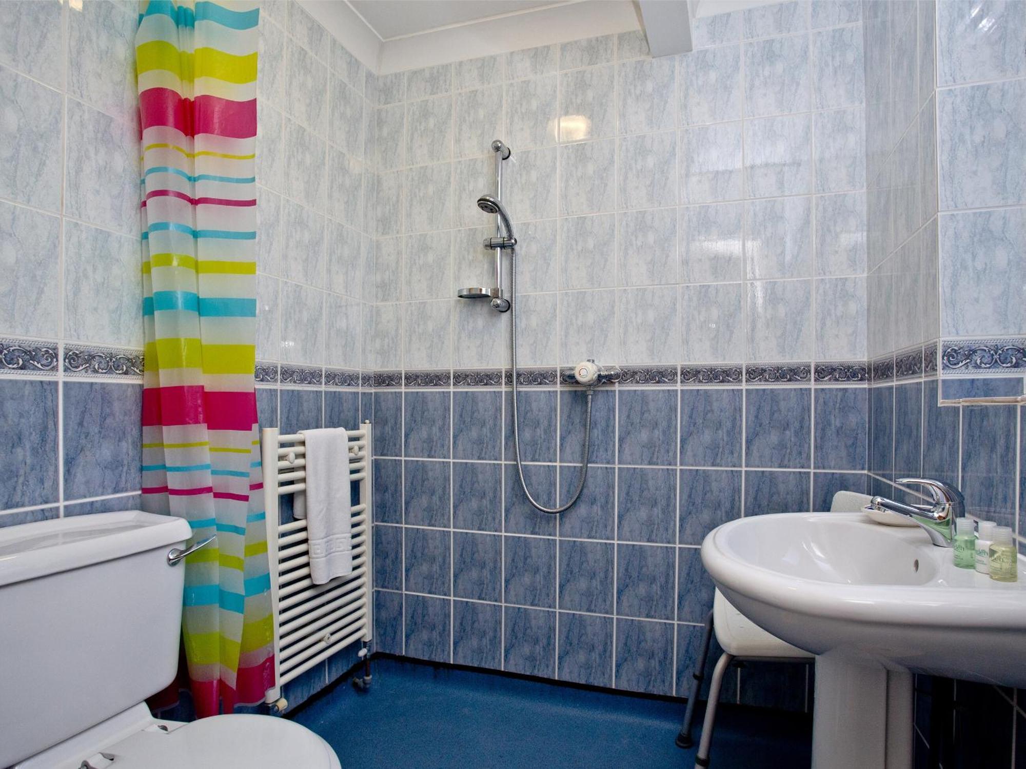 1 Roundham Heights Apartment