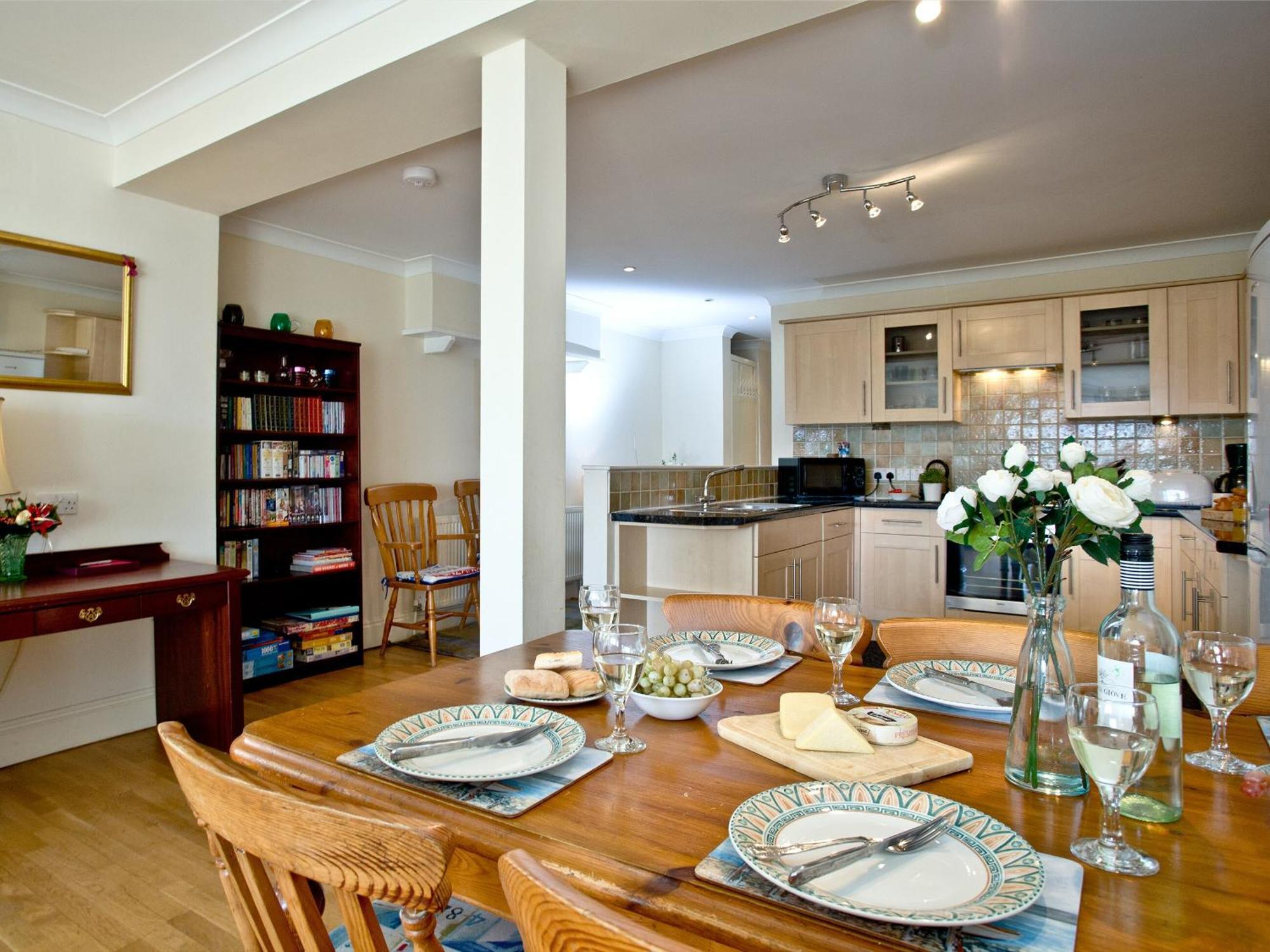 1 Roundham Heights Apartment