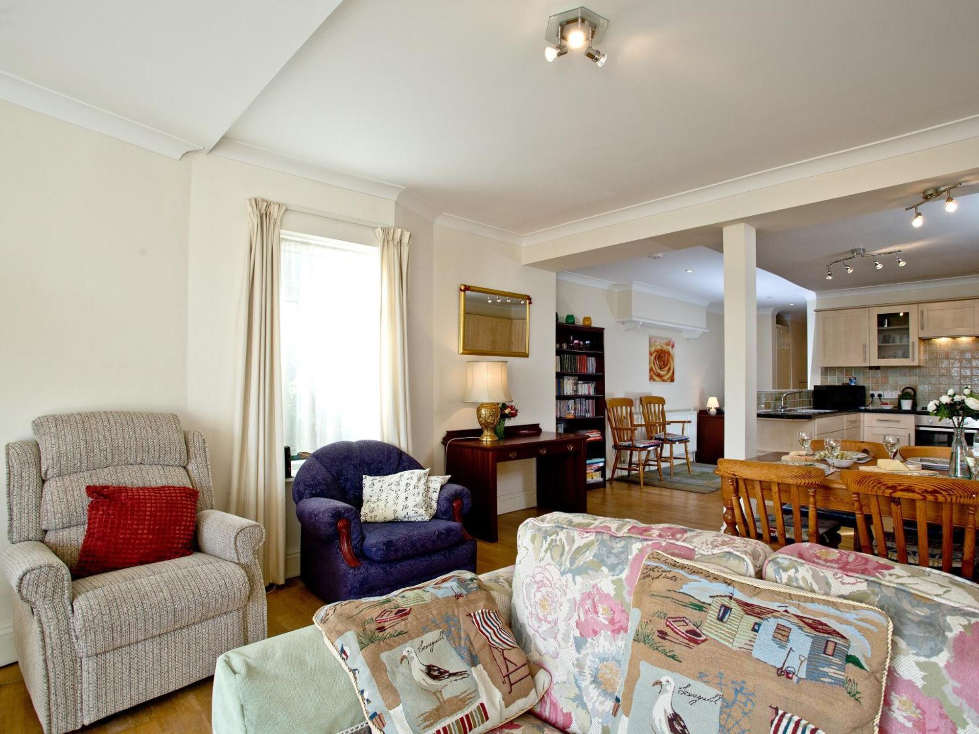 Apartment 1 Roundham Heights *