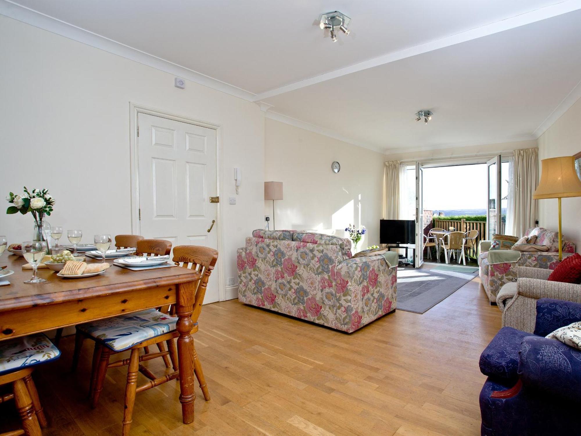 1 Roundham Heights